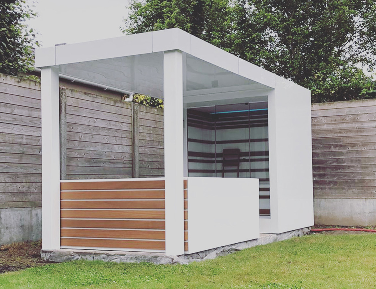 white aluminium sauna and jacuzzi