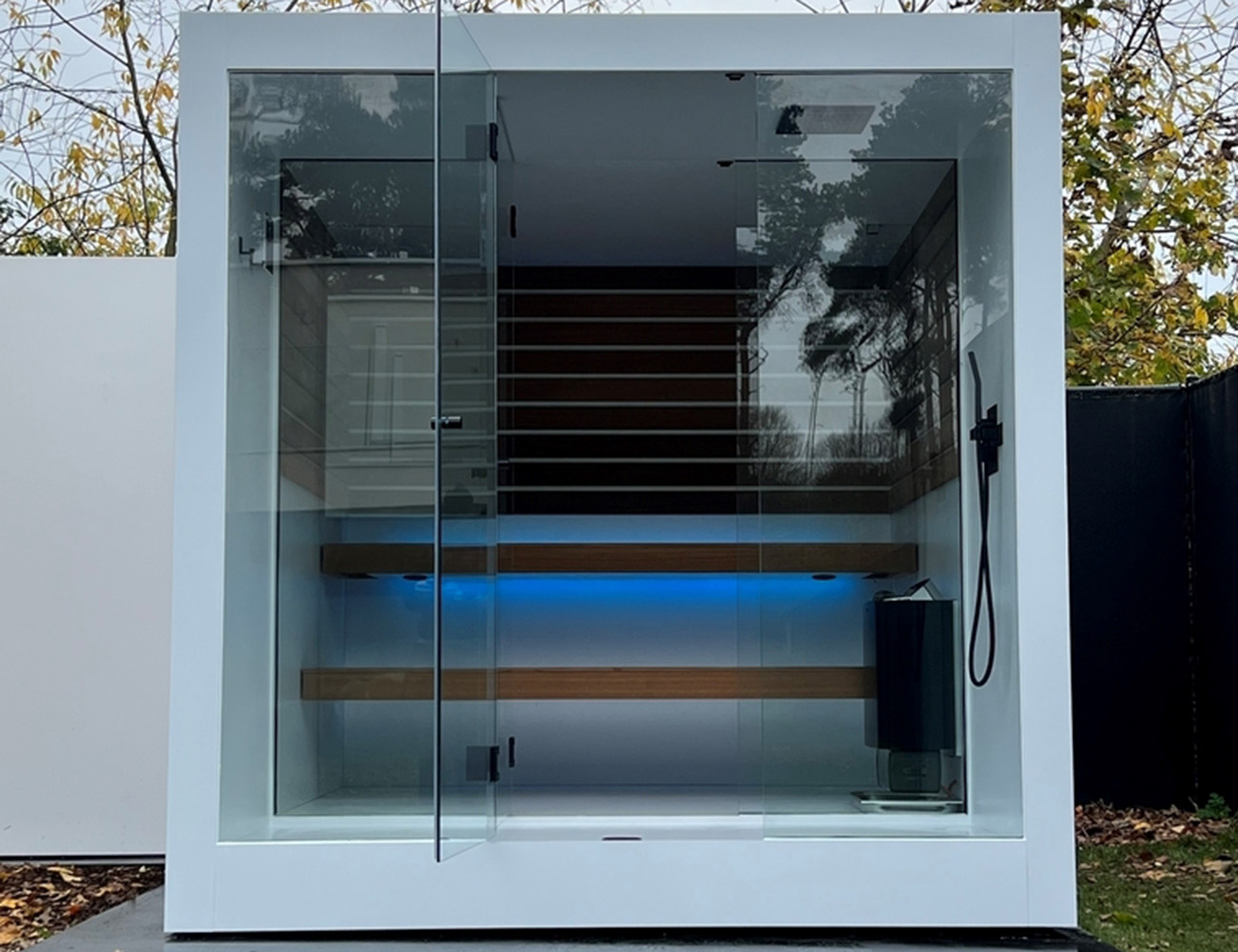 White aluminium outdoor sauna