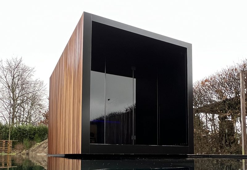 Outdoor Sudorium With Wood and Aluminium Finish