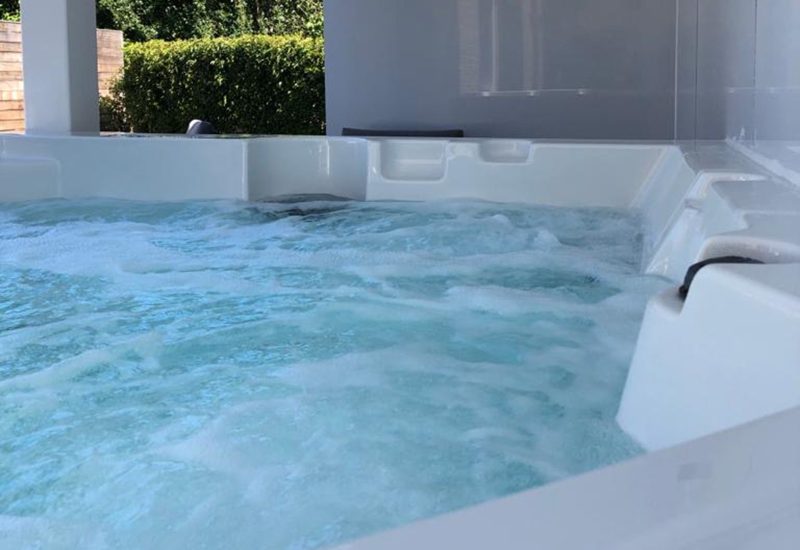 Thermalux UK Outdoor Jacuzzi